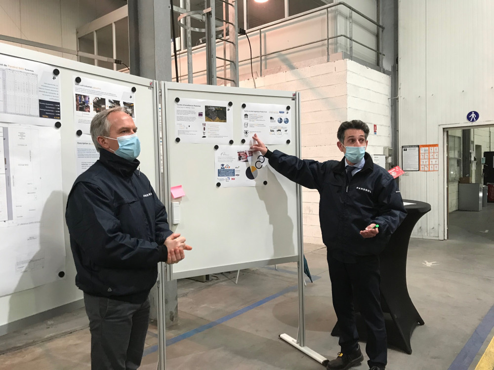 Jérôme Vienne, à gauche, et Franck Scarfato présentent leur future usine.