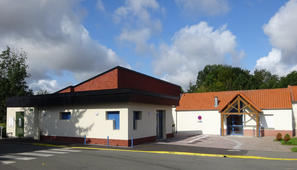 Salle des fêtes de Frévin-Capelle, bâtiment ossature bois et paille