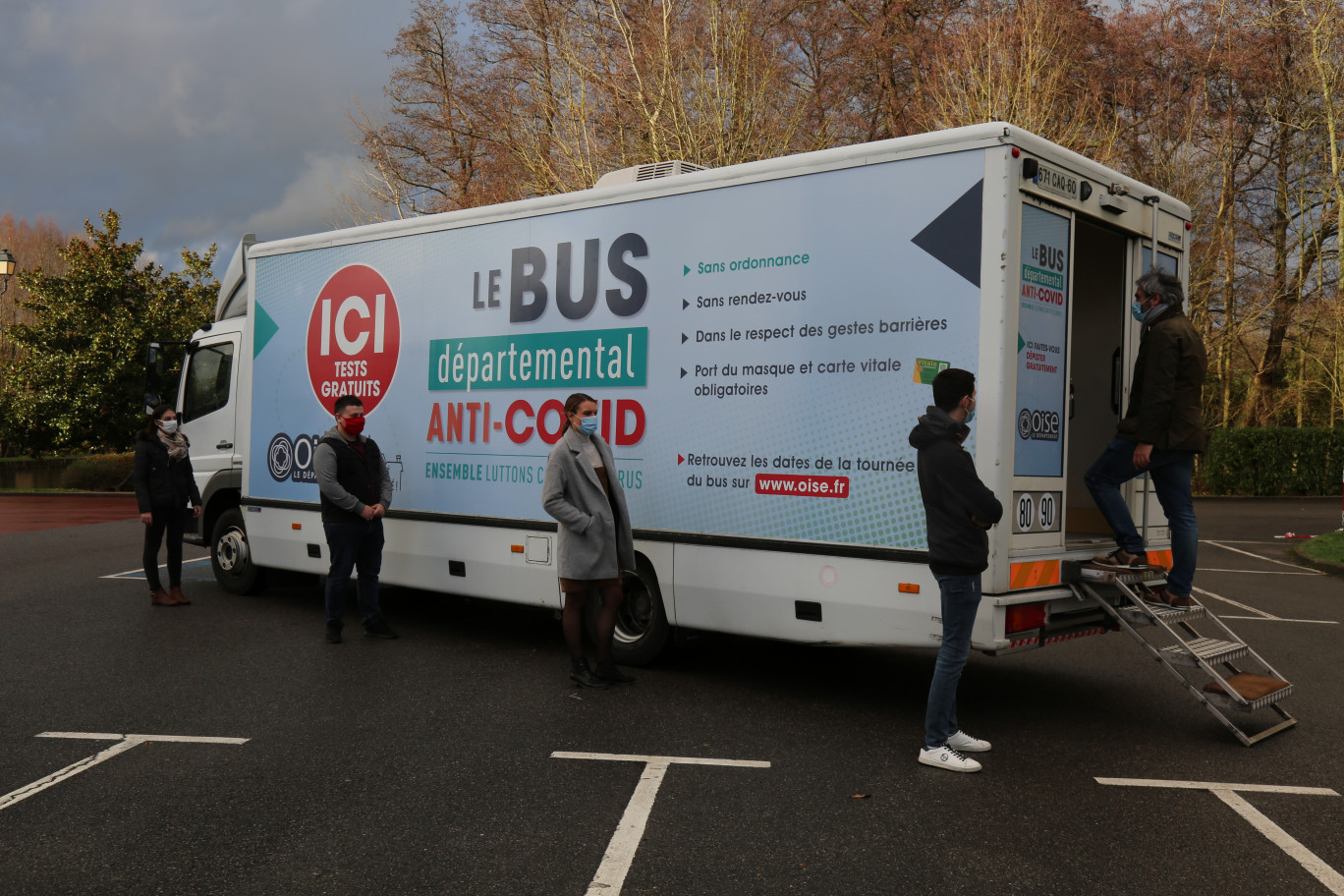 Le bus départemental anti-Covid continuera de sillonner les zones situées en "désert médical".(c)Oise .