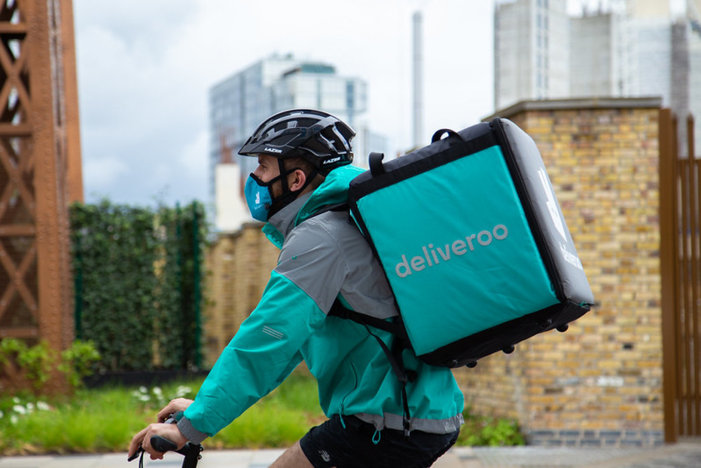 Les plateformes de livraison de repas sont devenues indispensables pour maintenir l'activité des restaurateurs.(crédit : Deliveroo press)