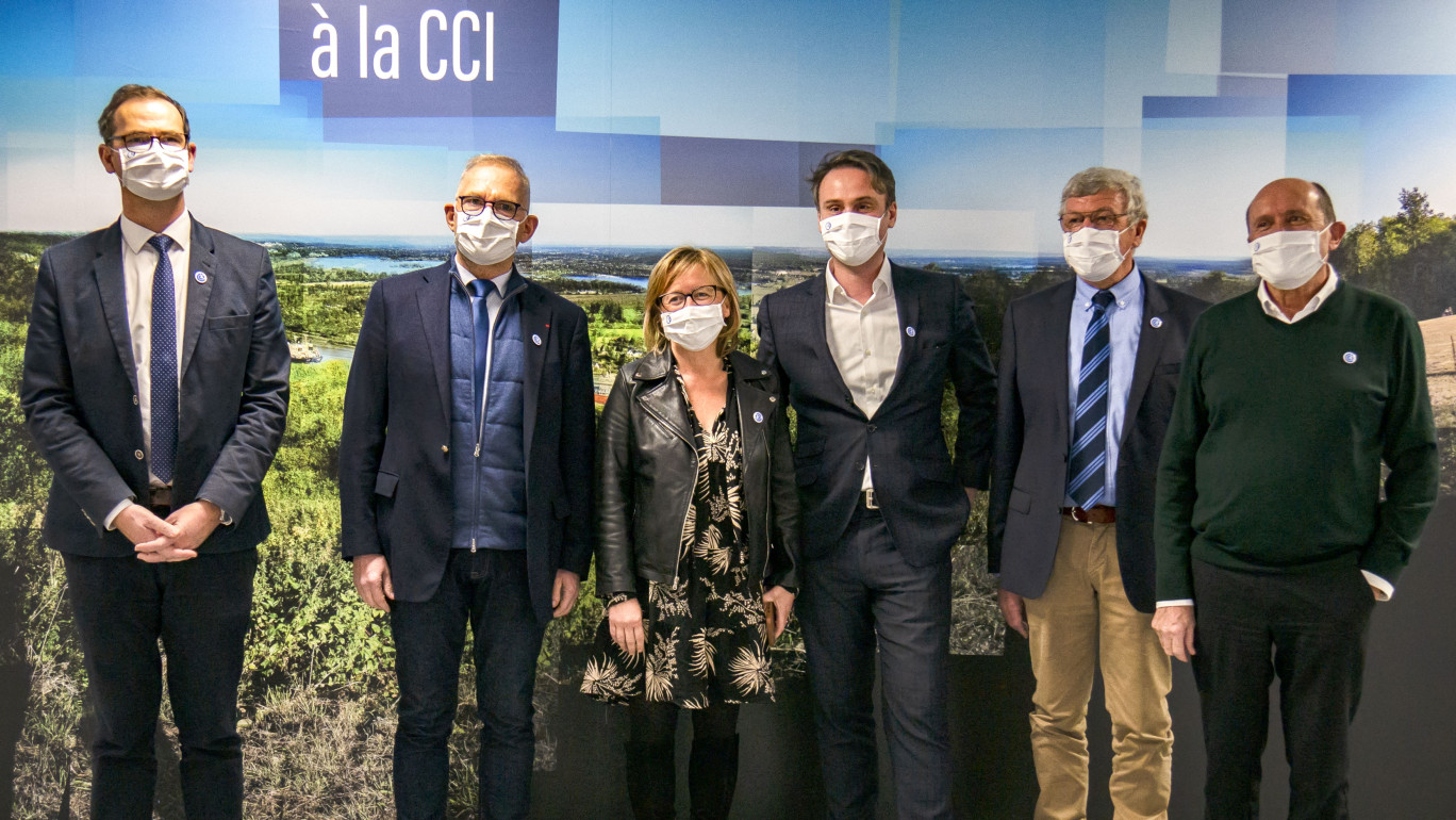 De gauche à droite : Vincent Laudat (CCI Rouen Métropole), Gilles Treuil (CCI Normandie), Léa Lassarat (CCI Seine Estuaire), Michel Costasèque (CCI Portes de Normandie), Daniel Dufeu (CCI Ouest Normandie) et Michel Collin (CCI Caen Normandie). (© CCI Normandie)