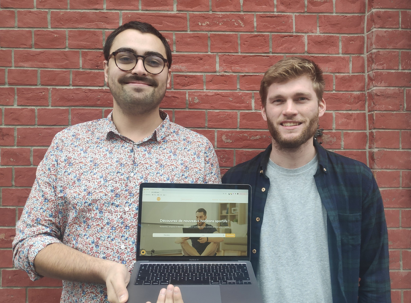 (à g.) Alex Grondin en compagnie de Nicolas Muller, les cofondateurs de la plate-forme Achille.app.