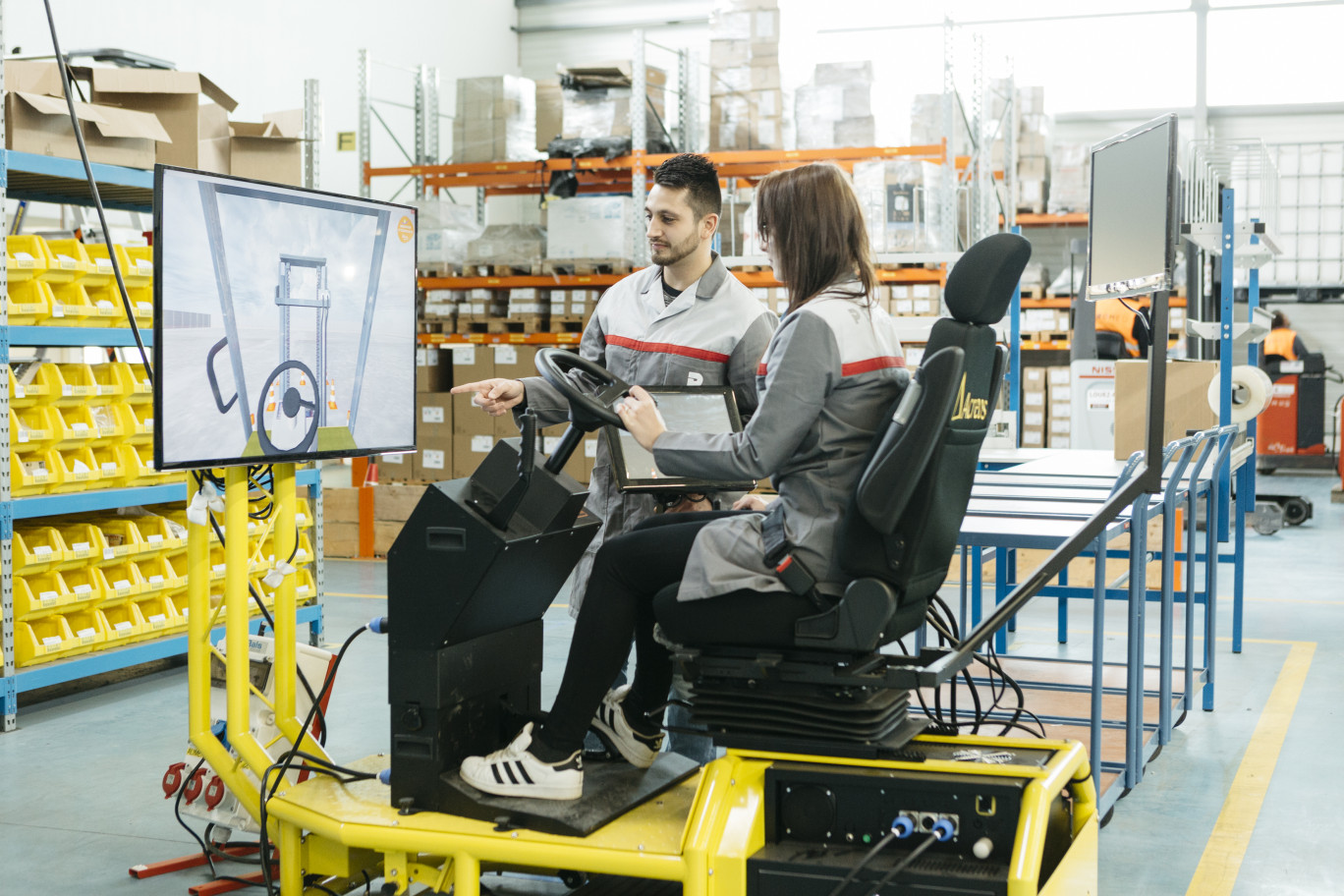 Promeo dispose d’un simulateur pour apprendre le maniement du chariot élévateur. (© Teddy Henin)