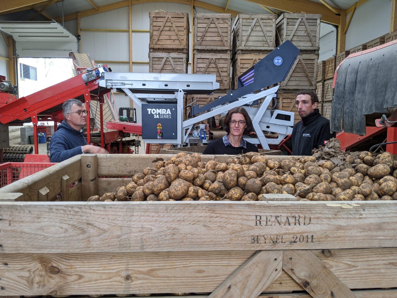 La Tomra 3A traite 30 tonnes/heure. En 30 minutes, un semi-remorque peut embarquer une marchandise de qualité, triée avec soin.