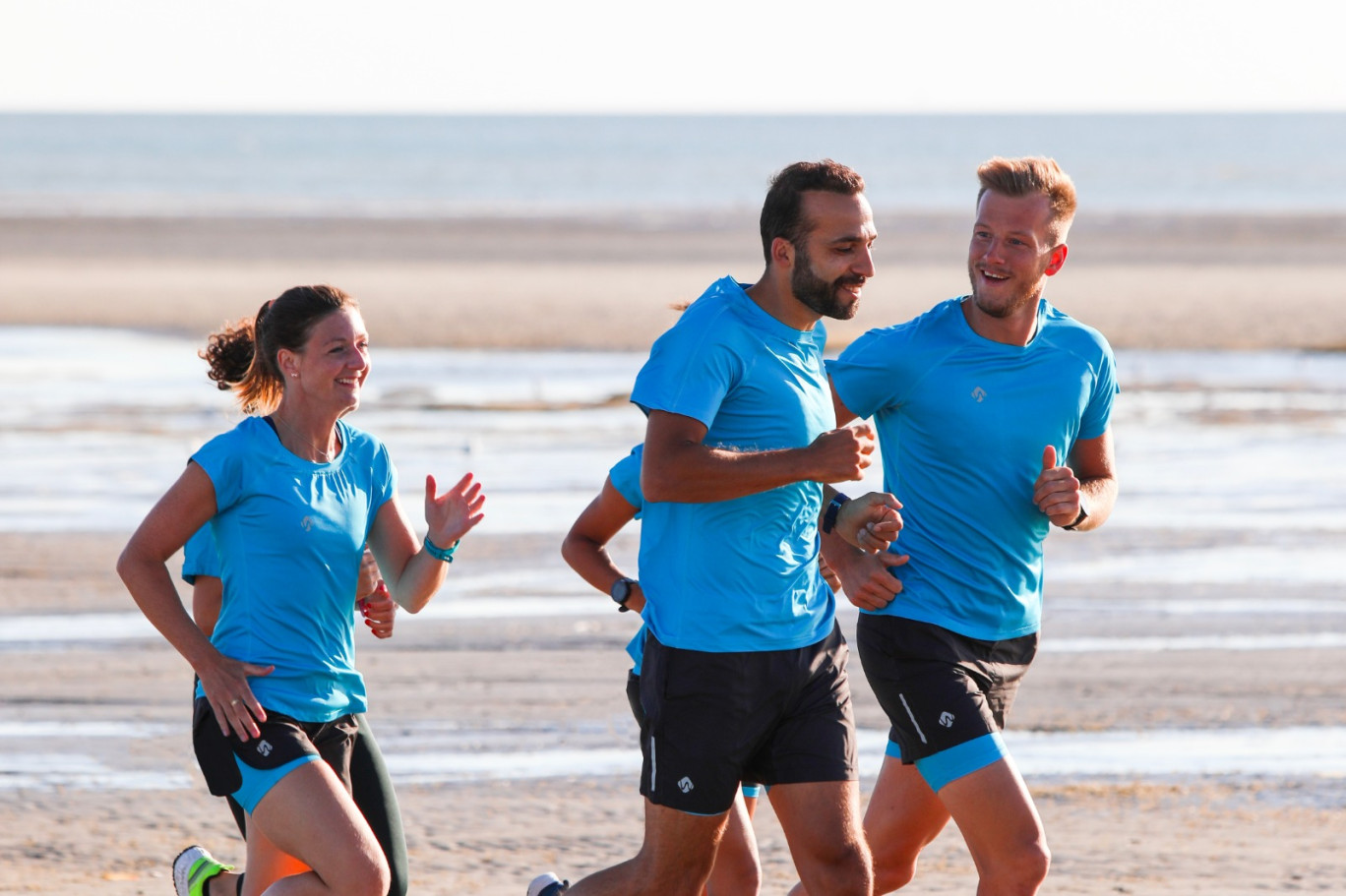 Marie Jagrik a imaginé des tenues de sport écologiques aux couleurs rappelant les océans.