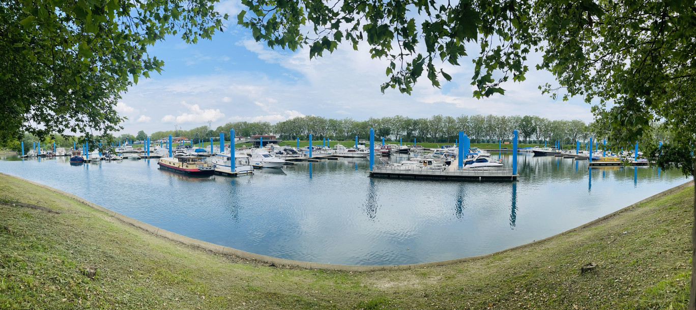 Le port de Mâcon arbore fièrement désormais le pavillon bleu, gage d’une certaine qualité touristique et environnementale. (©Ville de Mâcon)