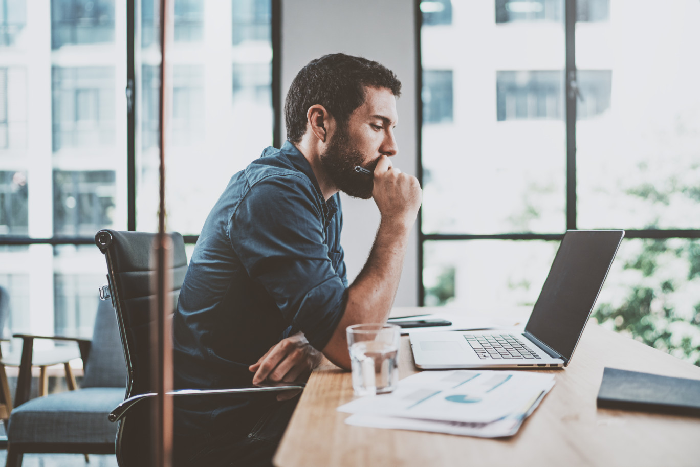  Plus d’un quart de jeunes diplômés en emploi disent avoir mis de côté leurs aspirations personnelles. (c)AdobeStock