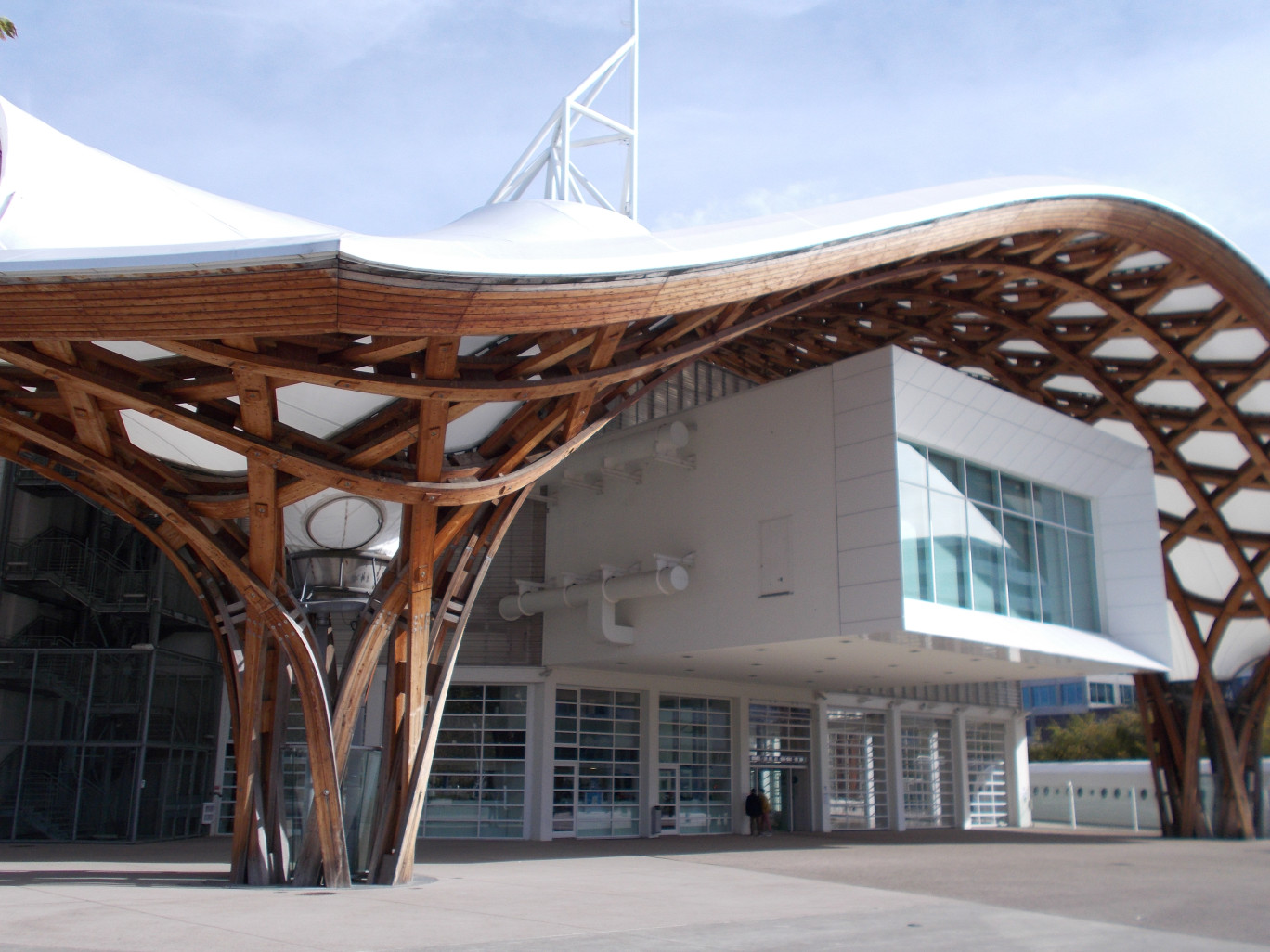 Les auditeurs de l'IHEST ont terminé leur séjour en Moselle par la visite du centre Pompidou-Metz.