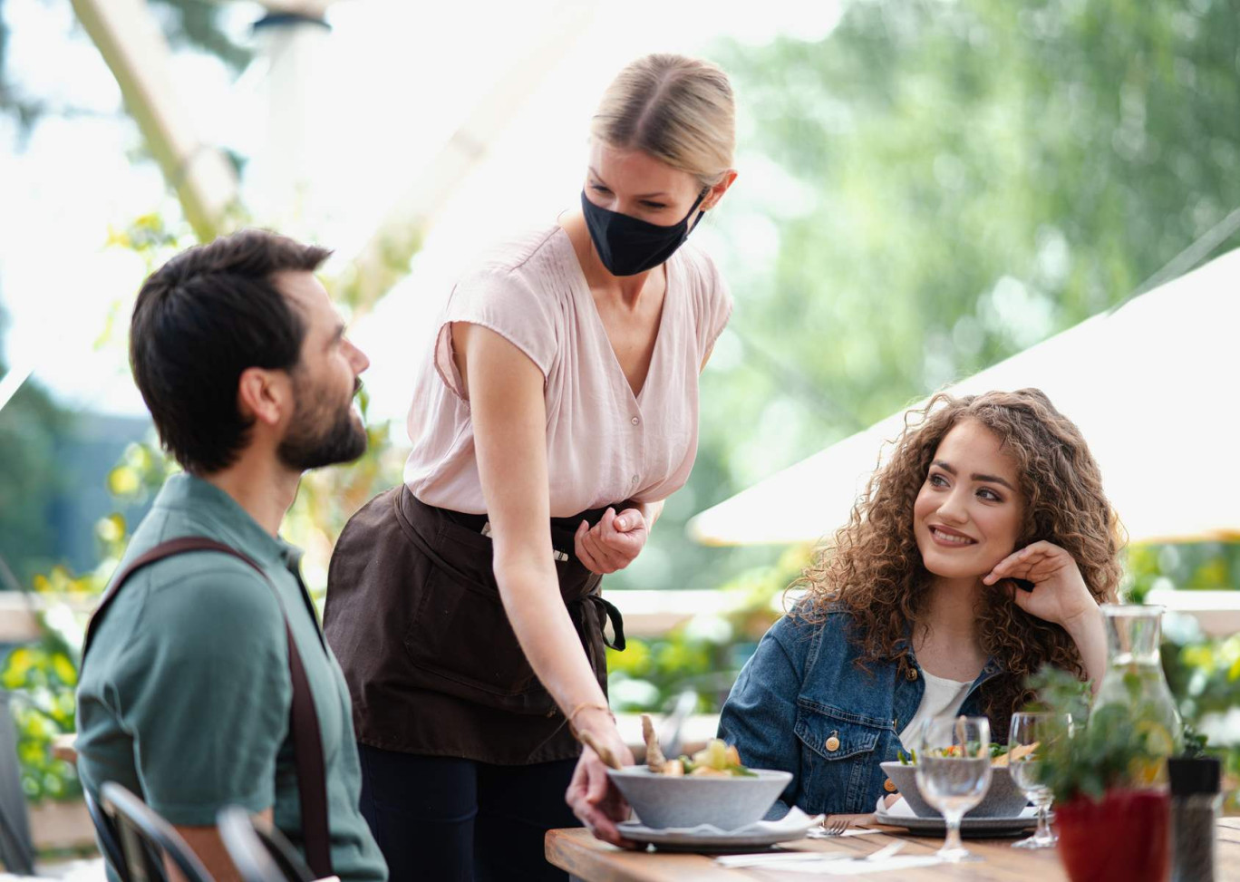 Les nouvelles mesures visent à soutenir par «un accompagnement spécifique» les entreprises fragilisées par la crise mais qui restent viables économiquement, principalement dans les secteurs de l’hôtellerie et de la restauration. © Halfpoint