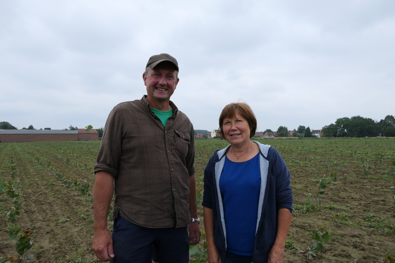 Marie-Agnès et Christophe Rouze, entourés de leurs peupliers. (© Aletheia Press / M. Guillot)