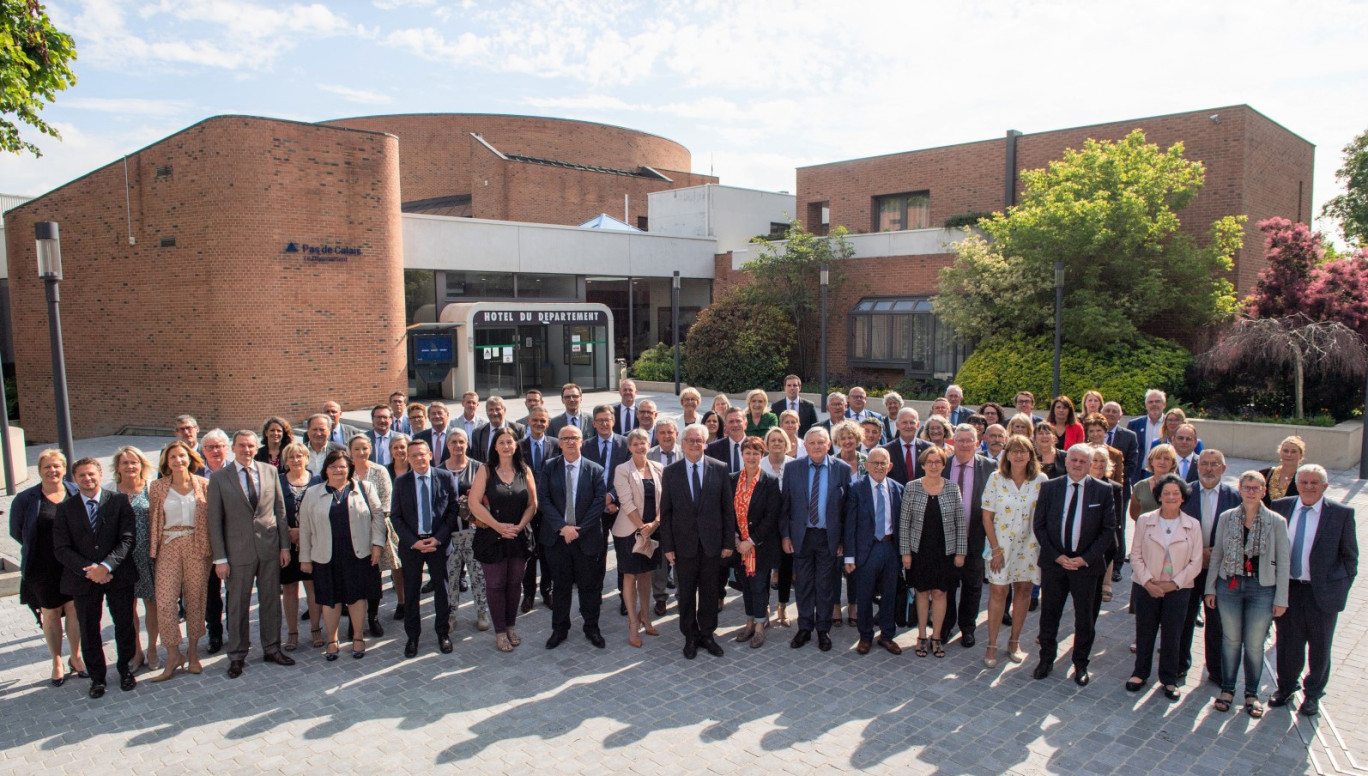 Le groupe des élus lors de l’installation de la nouvelle assemblée départementale (crédit-photo : Yannick Cadart/Département du Pas-de-Calais)