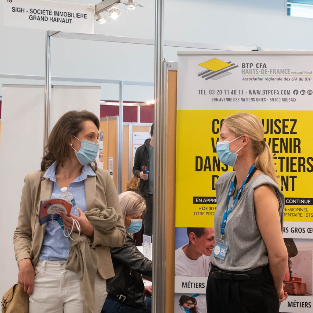 Stand au salon "24 Heures pour l'emploi et la formation" 2020, à Valenciennes.