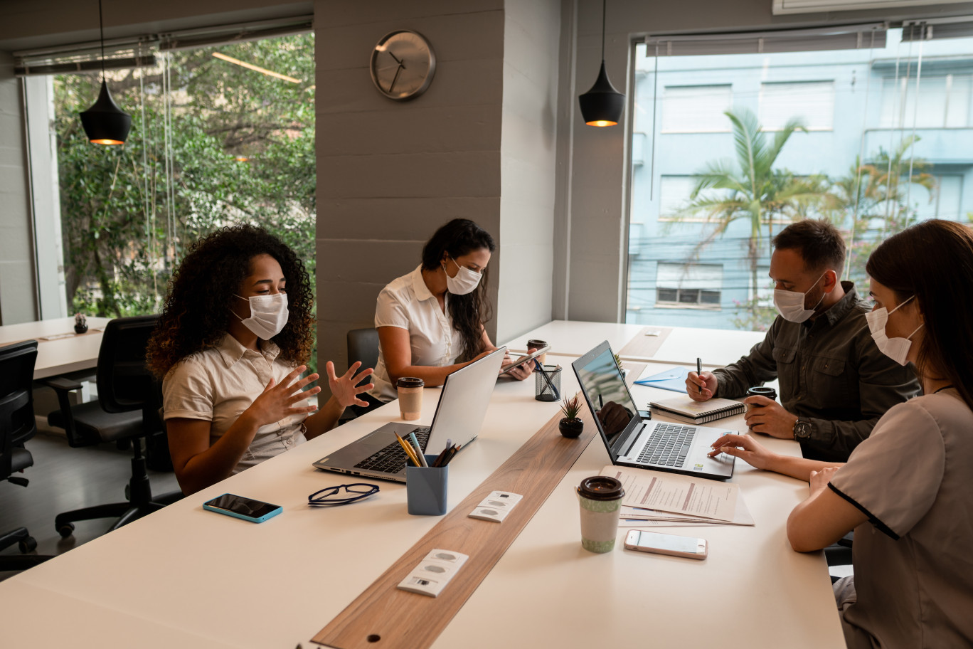 Les espaces partagés, le coworking et le flex office sont une réponse à la réorganisation du travail engendré par la Covid. © Vergani Fotografia