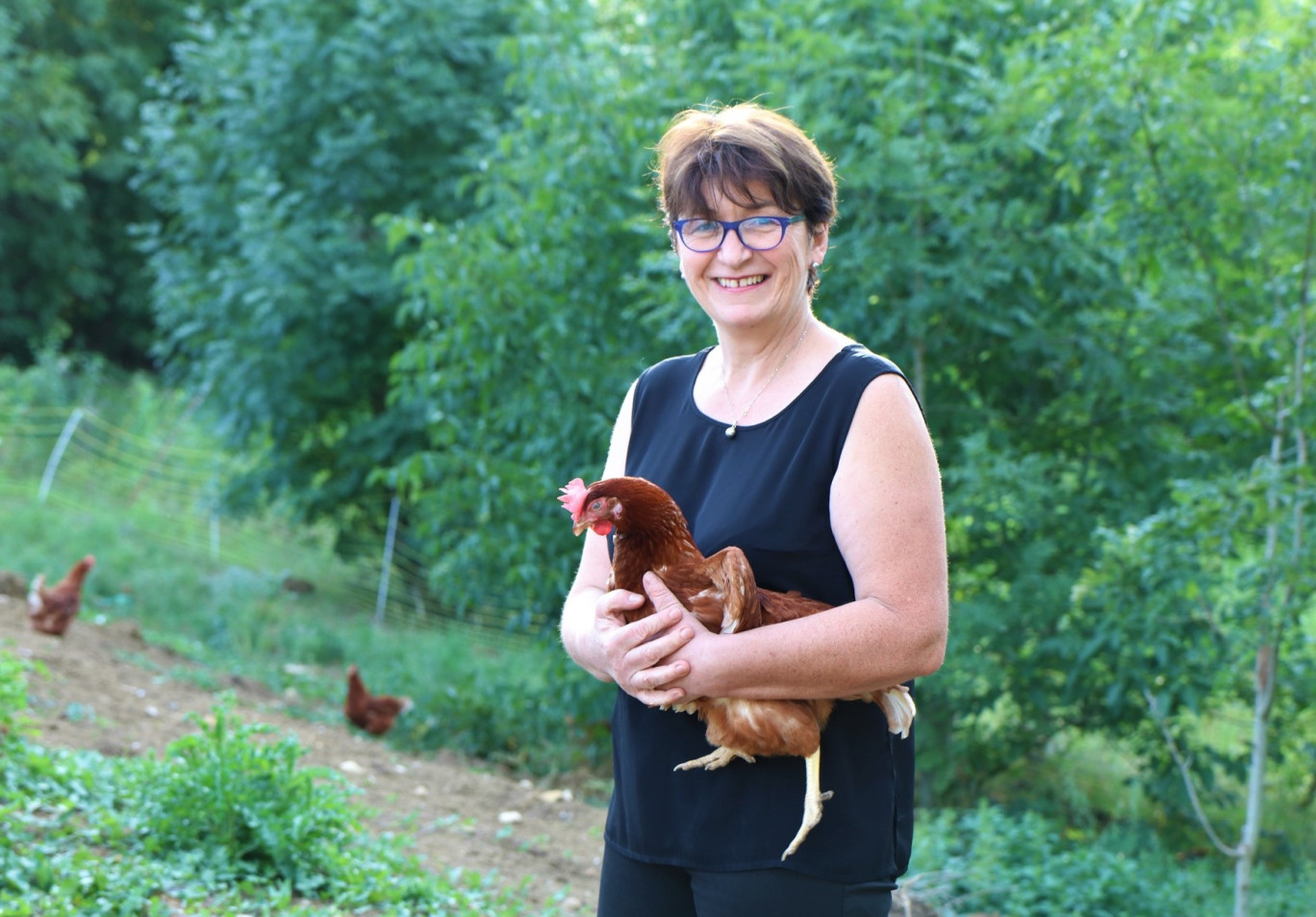 Outre des œufs, Isabelle Doyen commercialise des chapons et des poulardes, notamment à l’approche des fêtes de fin d’année. (c) La Cocotte Verte. 