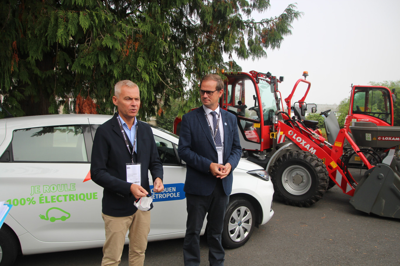 Christophe Bouillon, maire de Barentin, et Vincent Laudat, président de la CCI Rouen Métropole, à l'heure de l'inauguration du Carrefour de l'e-mobilité. (© Aletheia Press / B.Delabre)