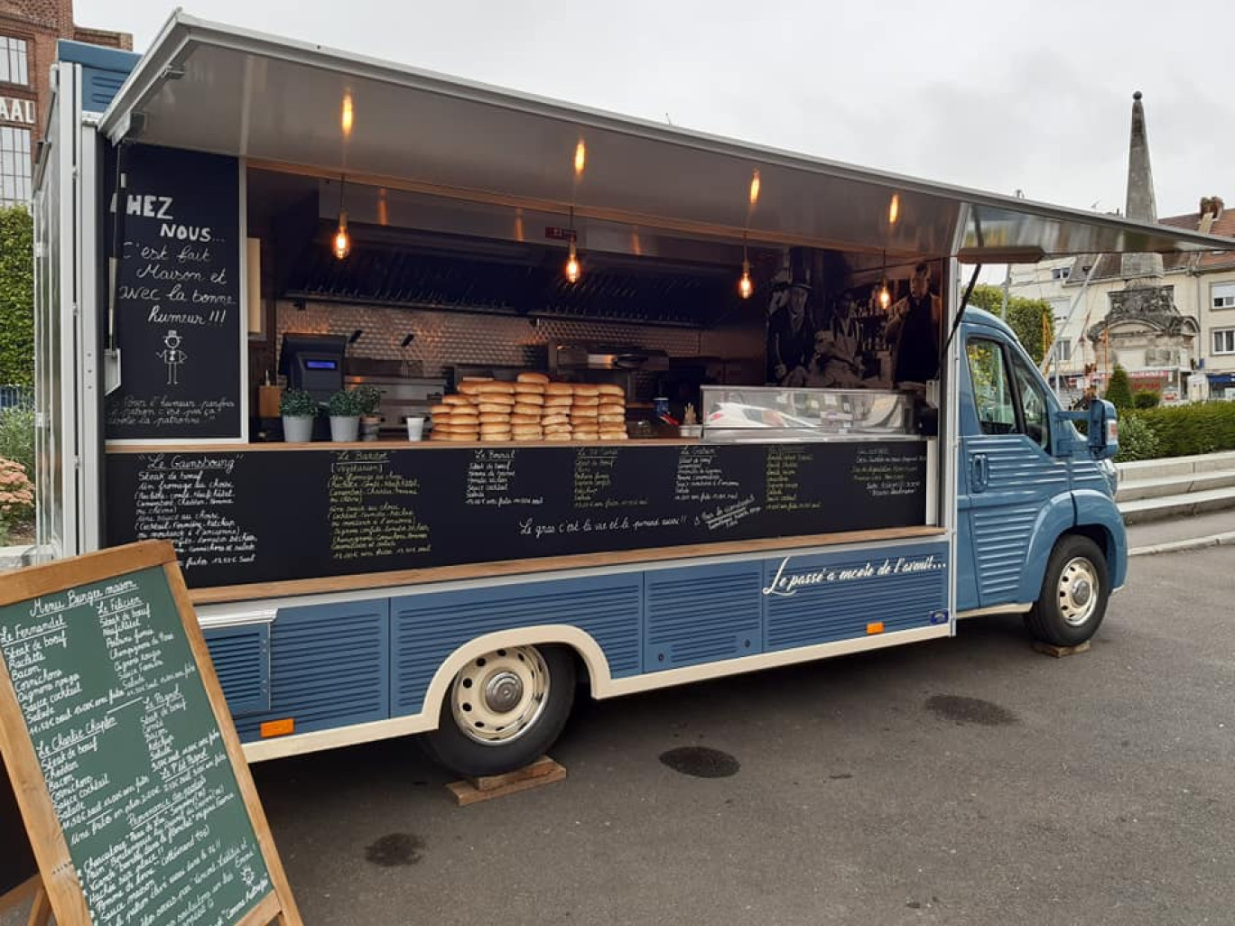 le food-truck "Comme autrefois" débarque à la gare de Rouen. (© Comme autrefois).