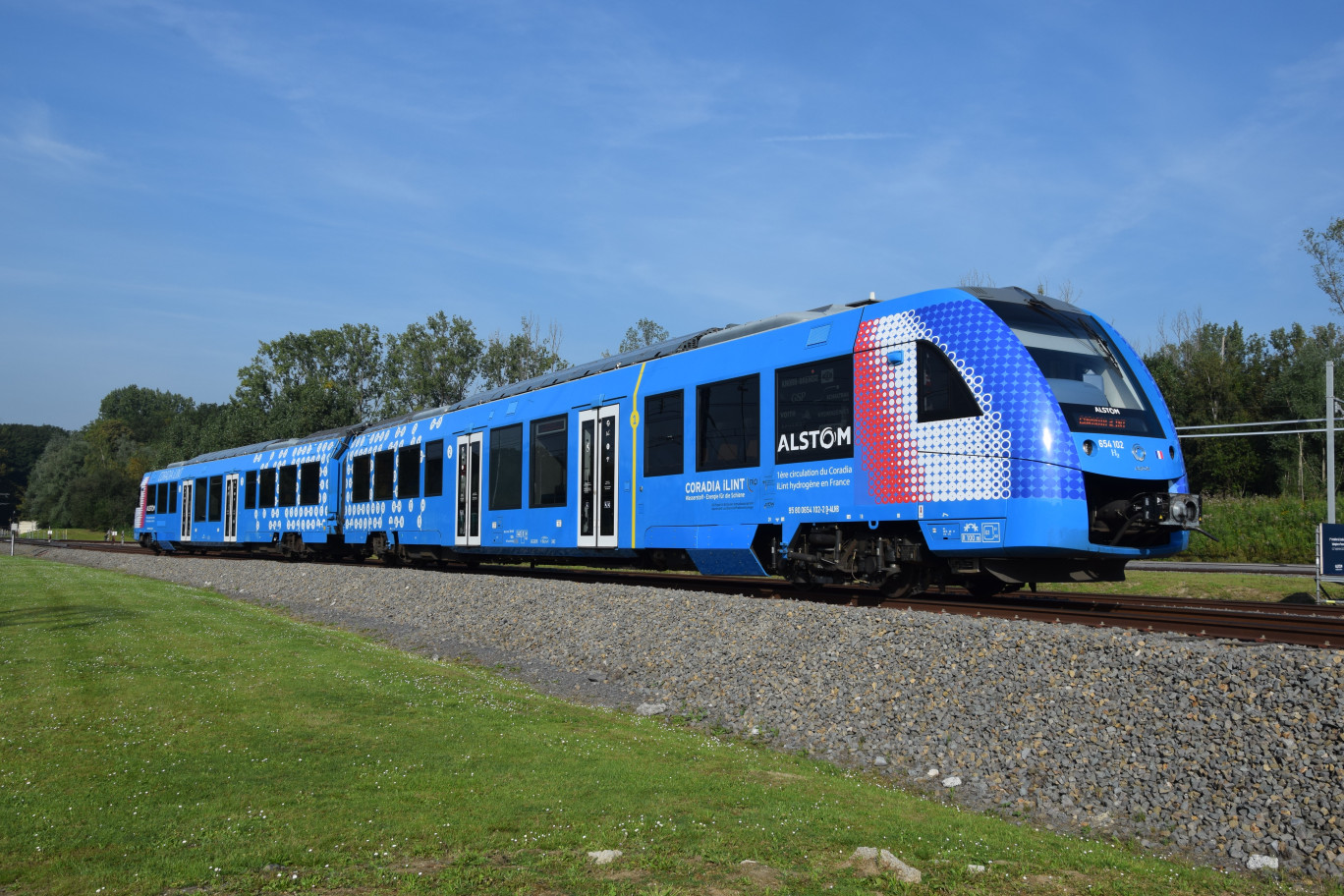 Développé par Alstom, le Coradia iLint est le premier train de passagers au monde à traction électrique assurée par une pile à combustible hydrogène. 