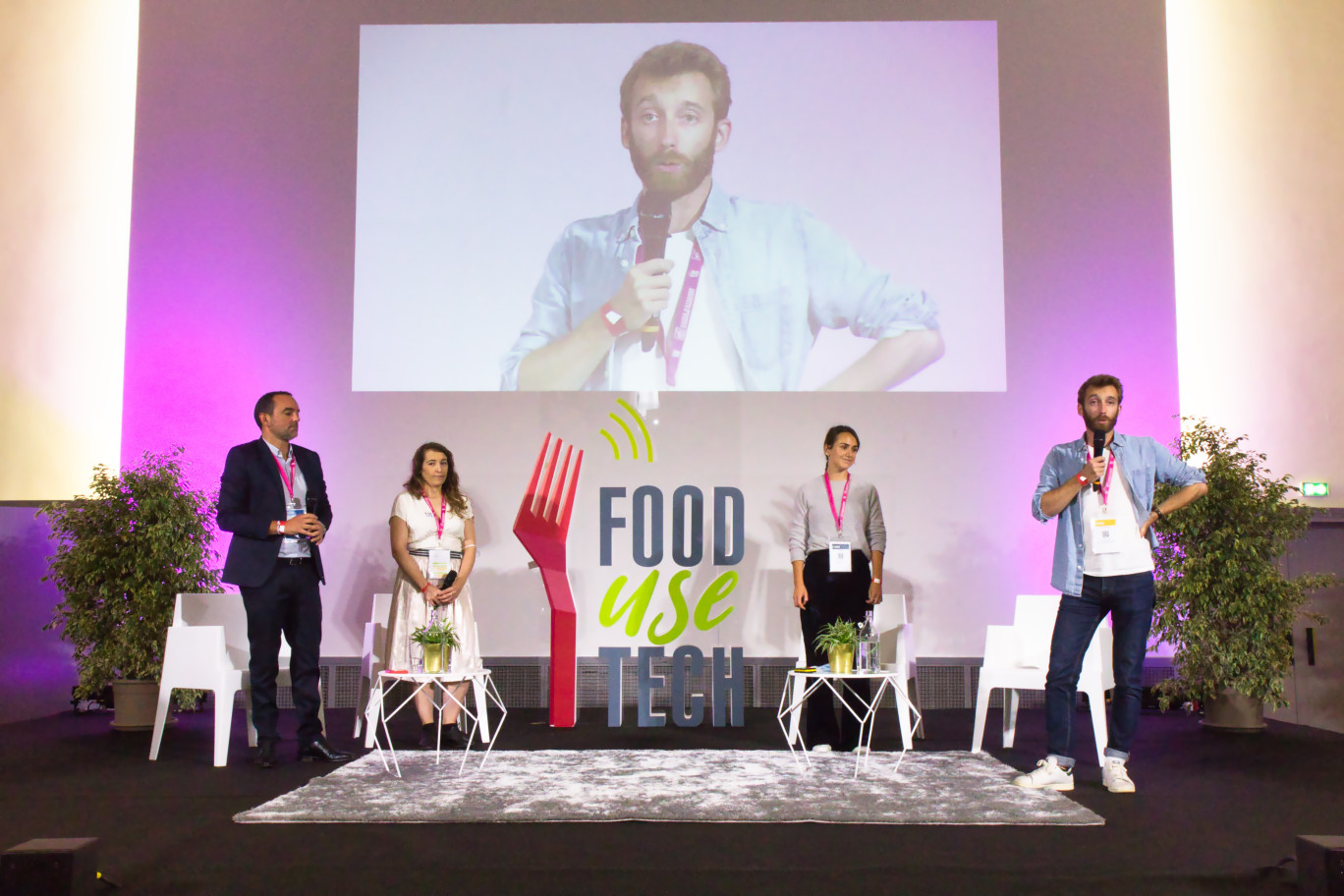 Table ronde Food Use Tech. De g à d : Florent Simonneau, directeur commercial de Chronofresh, Nathalie Rolland, co-fondatrice de Agriculture Cellulaire France, Sophie Bergeret, responsable stratégie chez Jow et Guillaume Joly, co-fondateur et directeur de la publication de Les Horizons. (© Aletheia Press / Arnaud Morel)