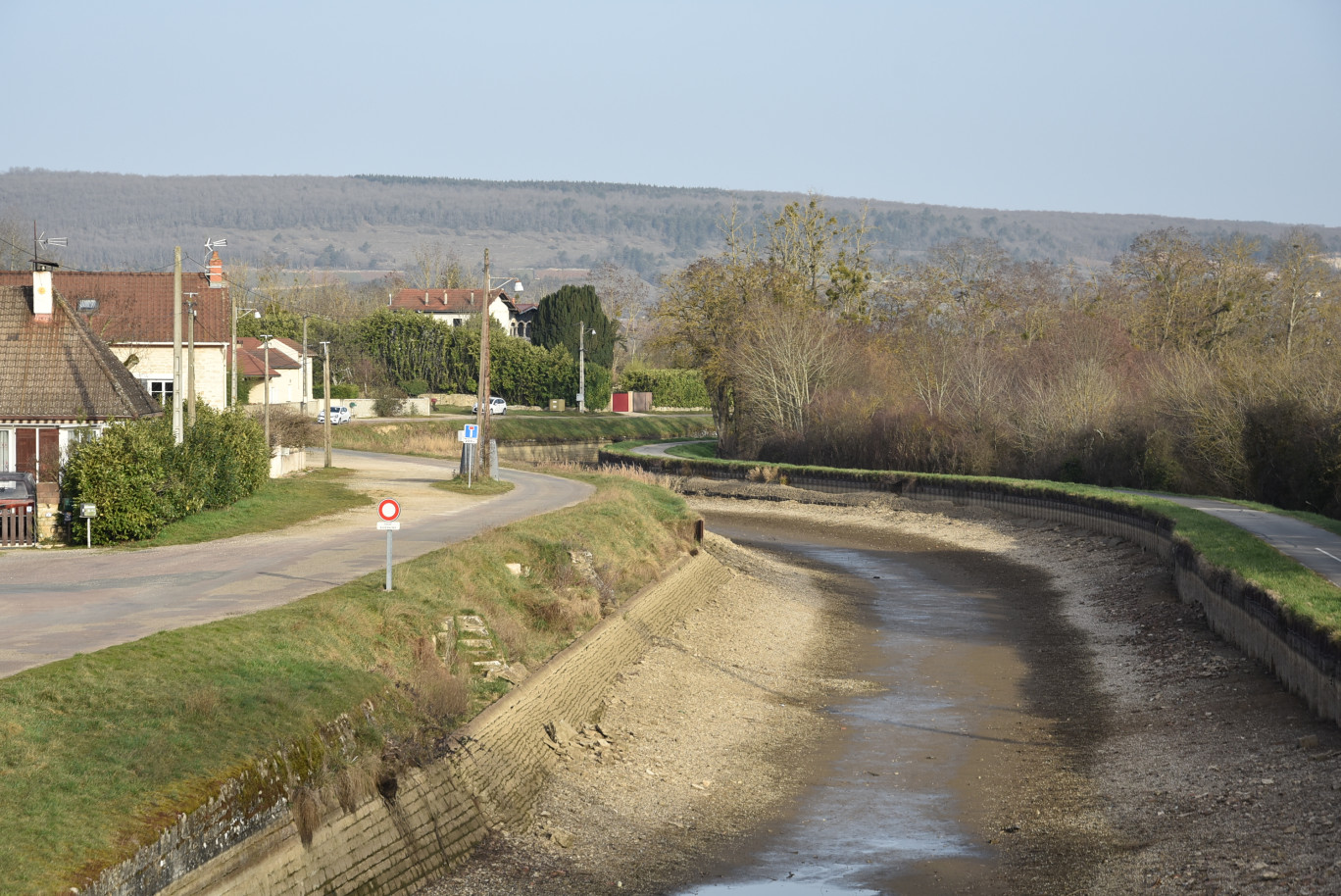 Une vidange du canal du centre a permis de réaliser les travaux de maçonnerie et d’étanchéification visant à réparer les fuites d’eau. (© VNF)