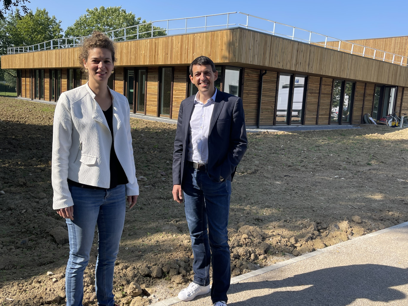 Chloé Jacobs, responsable communication, et Édouard Fourrier, porteur du projet du nouveau bâtiment et directeur général adjoint de Desmazières.