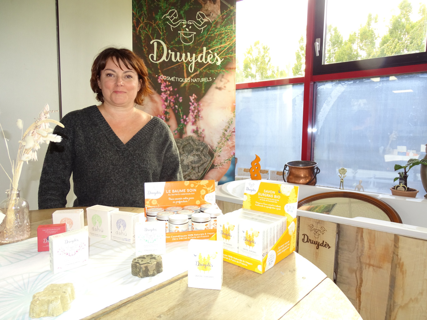 Fanny Chevillot, co-associée de Druydes, insiste sur la qualité des produits de la gamme tant pour l’homme que la nature. (© Aletheia Press / N.Hubert)