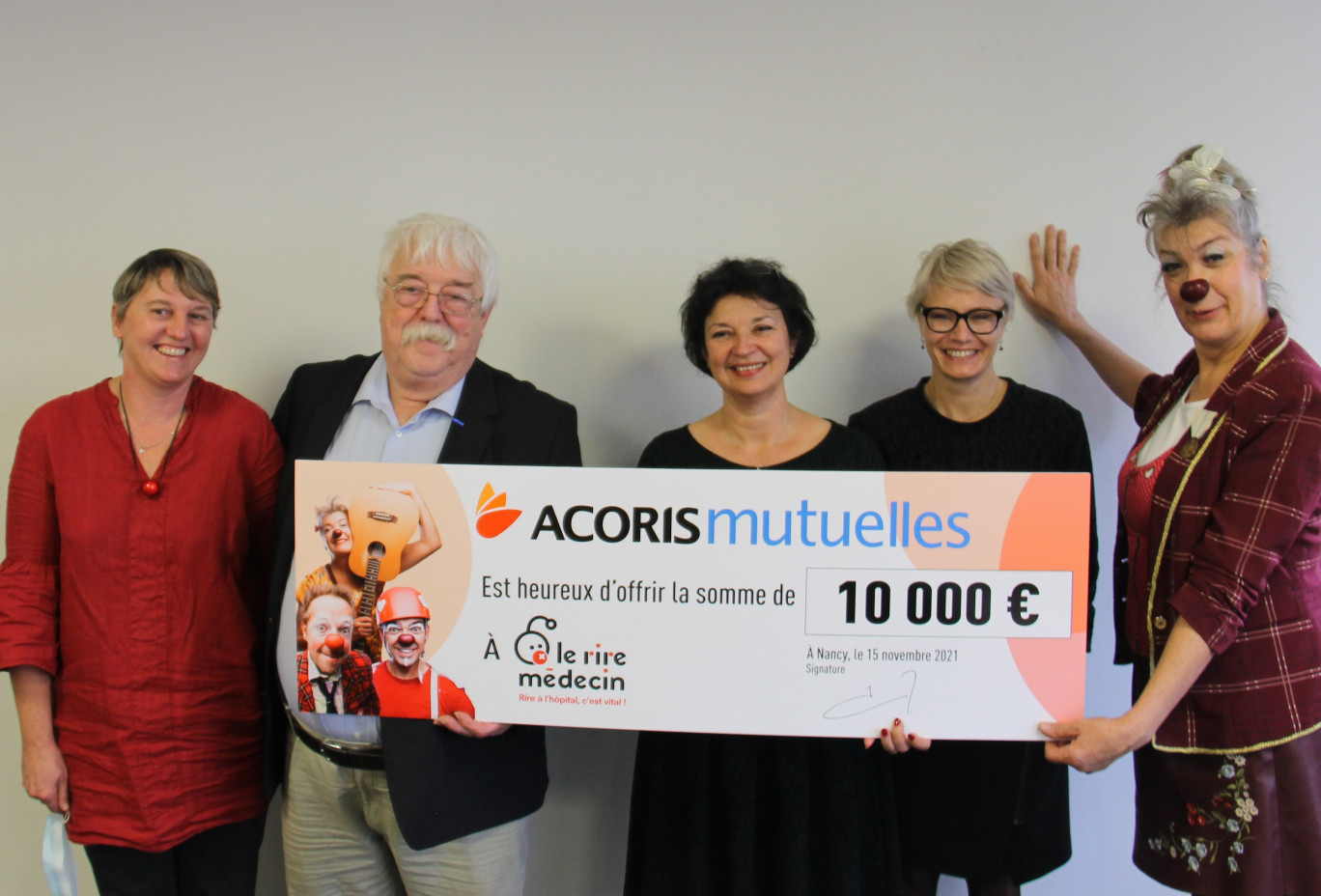 Acoris Mutuelles et Le Rire Médecin, ce sont onze années de partenariat. Un nouveau chèque de 10 000 € vient d’être remis à l’association.