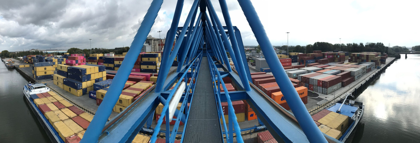 Le terminal du port de Bruay - Saint-Saulve n’a cessé de croître depuis 2015, passant de 20 000 m2 à 47 000 m2, ce qui a suscité le nouvel appel d’offres gagné par la société Contargo Valenciennes terminal. © Gilbert Bredel