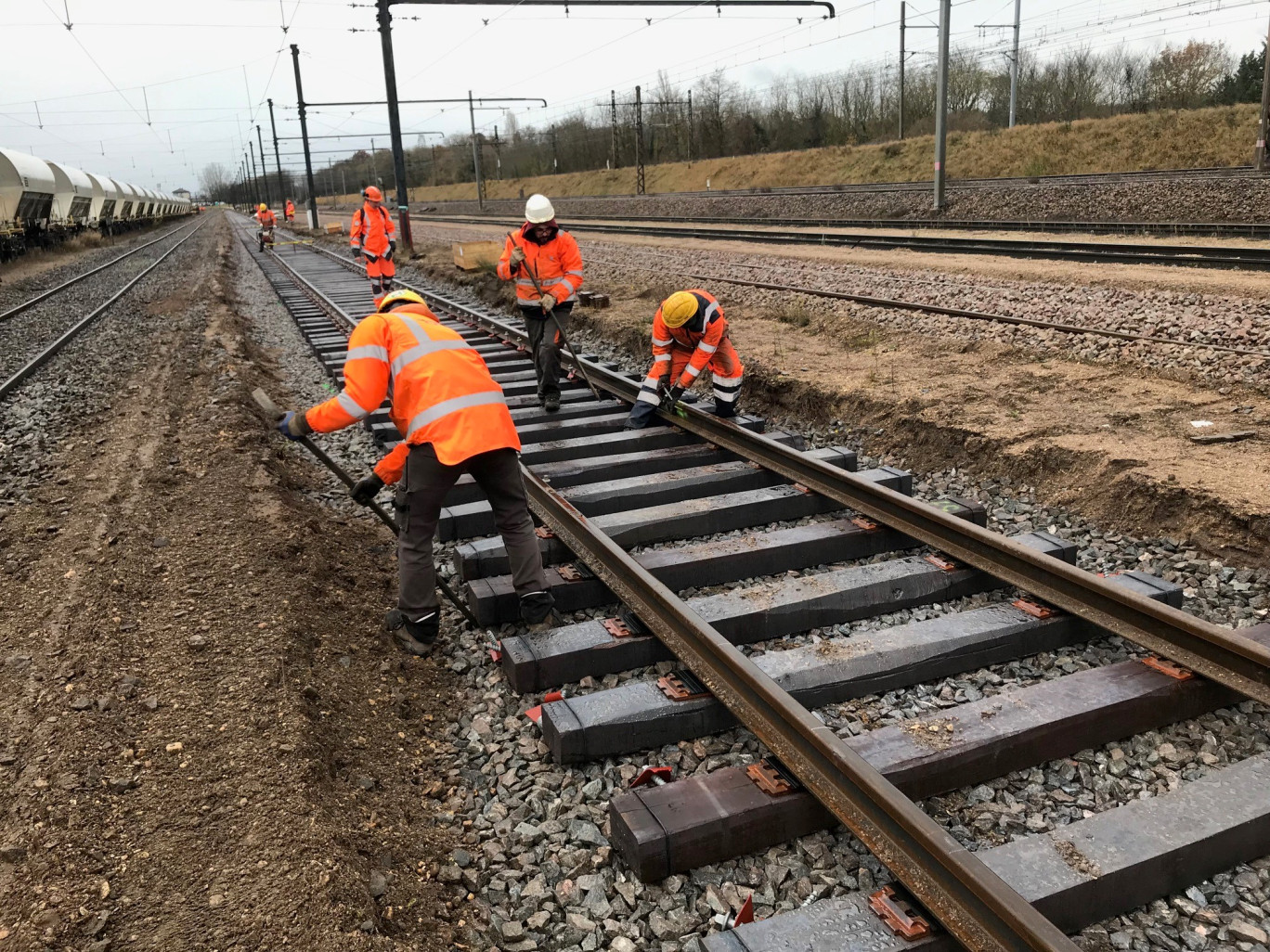 Le centre de triage de Gevrey-Chambertin bénéficie de 2,6 millions d’euros d’investissement en 2022 pour mettre en sécurité les voies. (© SNCF BFC)