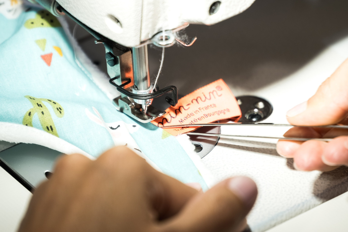 Dans son atelier du Creusot, l’entreprise Nin-nin mise sur le « made in France » pour séduire les enfants et leurs parents. (Jim-Prod)