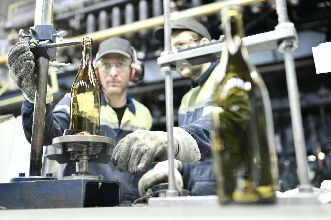 Production de bouteilles de Bourgogne sur le site de Verallia Chalon.  (Verallia)