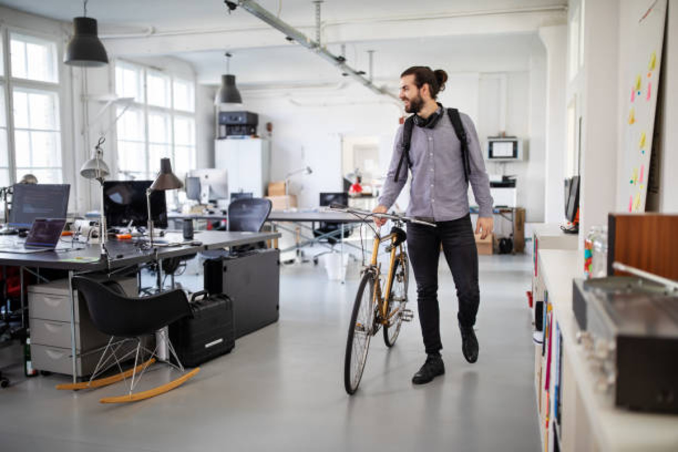 70 % des Millennials souhaitent travailler fréquemment dans différents endroits : bureau, télétravail, espace de coworking…, d’après une enquête de Polycom.