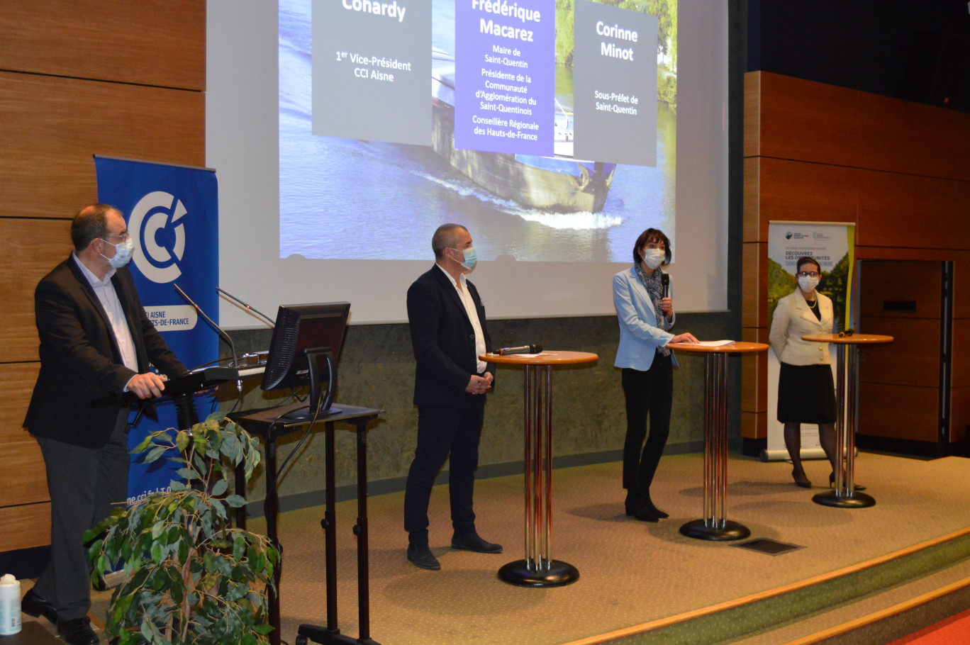 Emmanuel Cohardy, premier vice-président de la CCI de l'Aisne, Frédérique Macarez, maire de Saint-Quentin et Corinne Minot, sous-préfète de Saint-Quentin ont présenté les opportunités du canal Seine-Nord Europe aux entreprises axonaises.