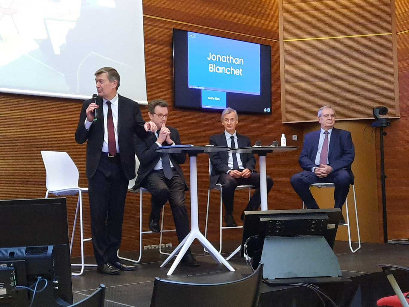 De g. à dr. : Philippe Hourdain, président de la CCI Hauts-de-France, Frédéric Motte, président de la mission rev3, Benoit Catel, directeur général du Crédit coopératif, et Philippe Vasseur, président de la Communauté rev3. © Aletheia Press/L. Péron