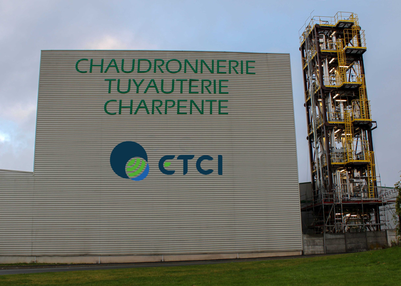 Le skid de Dunkerque a été assemblé dans les ateliers d'ETCI à Lens : un ensemble de 1 800 mètres de tuyauteries, ce qui a nécessité plus de 30 000 heures de travail. © ETCI