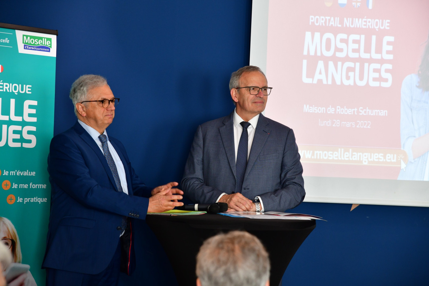 Patrick Weiten, président du département de la Moselle, et Gilbert Schuh, vice-président délégué aux Relations Internationales, au Transfrontalier, au Multilinguisme et à la Grande Région. © : CD 57.