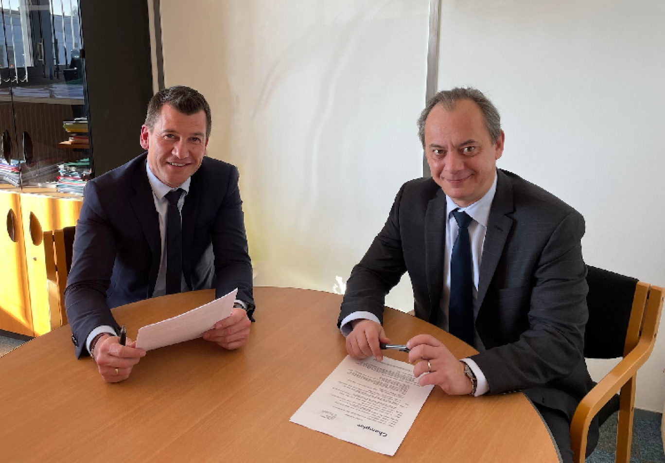 Arnaud de Maret, directeur général du Groupe EMC2 et Christophe Sussat, président de Valtris France. © : EMC2.