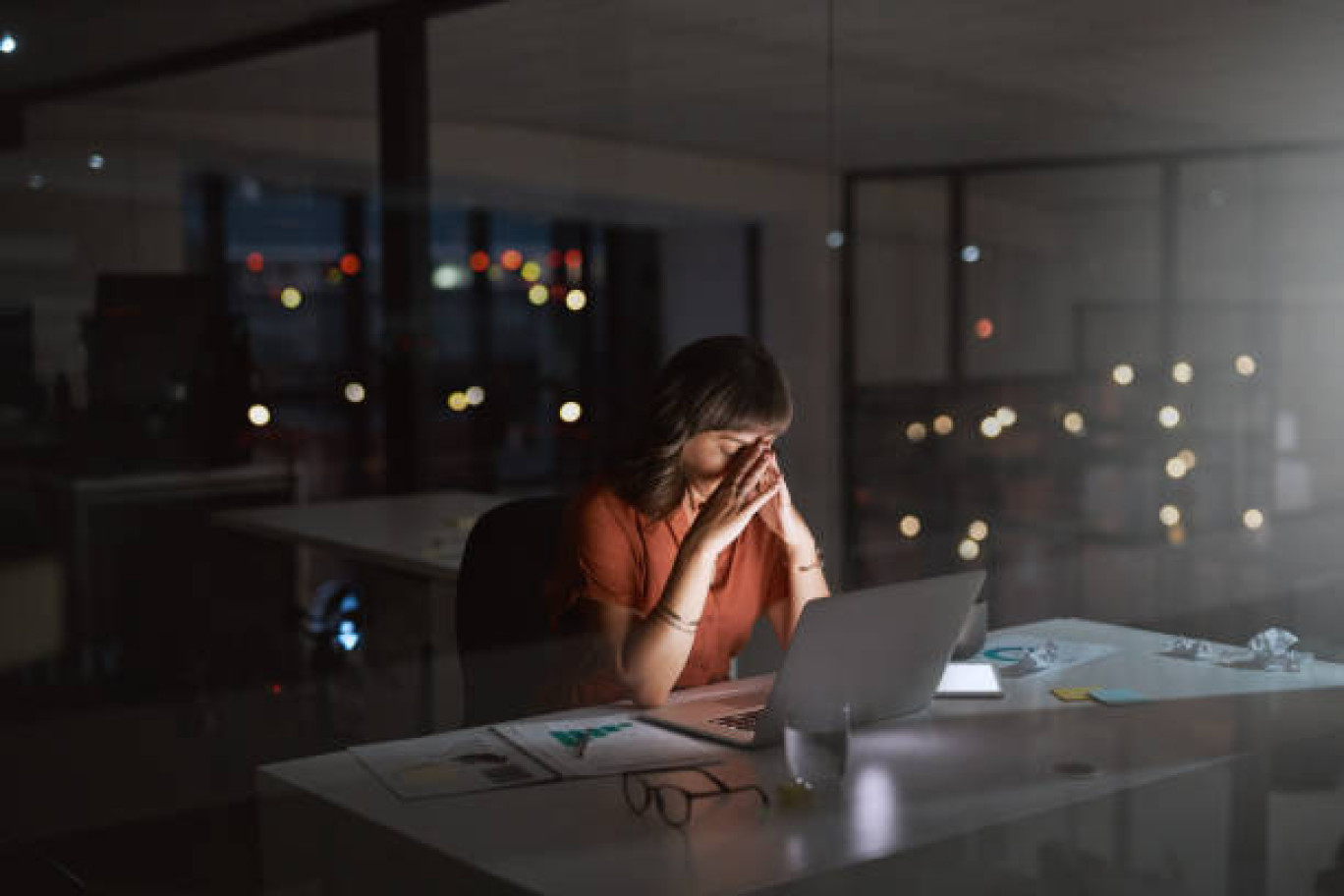 Les cadres et managers surmenés sont des victimes privilégiées des risques psychosociaux. 