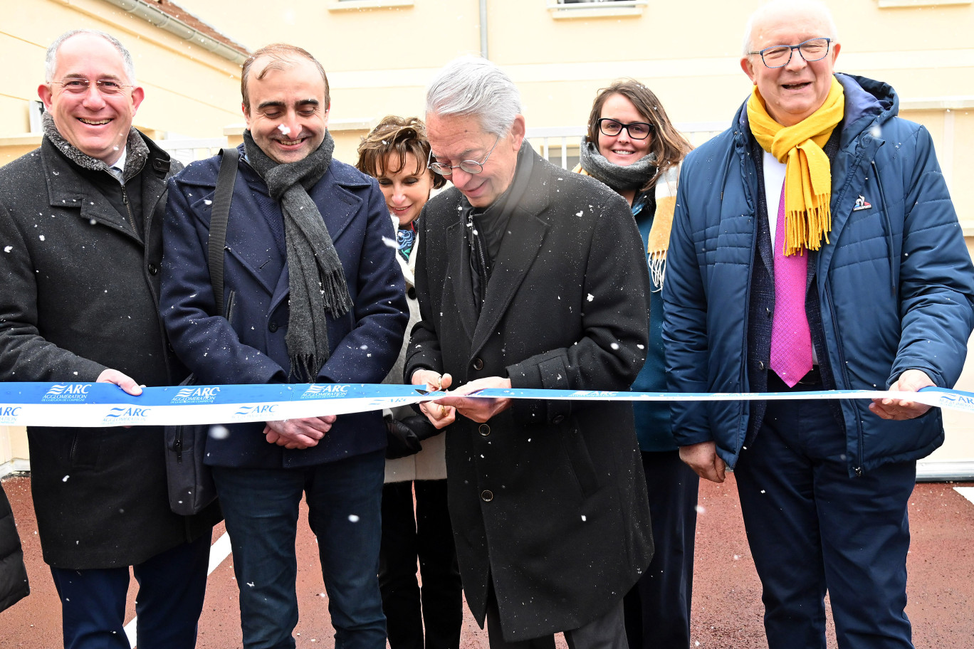 (de gauche à droite) Pierre Vatin, député, Eric Efraïm Balci, Directeur général de Clésence, Martine Miquel, Conseillère régionale, Philippe Marini, Maire de Compiègne, président de l’ARC, Sénateur honoraire, Mathilde Tournaux, directrice adjointe régionale d’Action Logement Services Hauts-de-France et Jean Desessart, vice-président du Conseil départemental de l’Oise et de l’EPFLO. (c)ARC