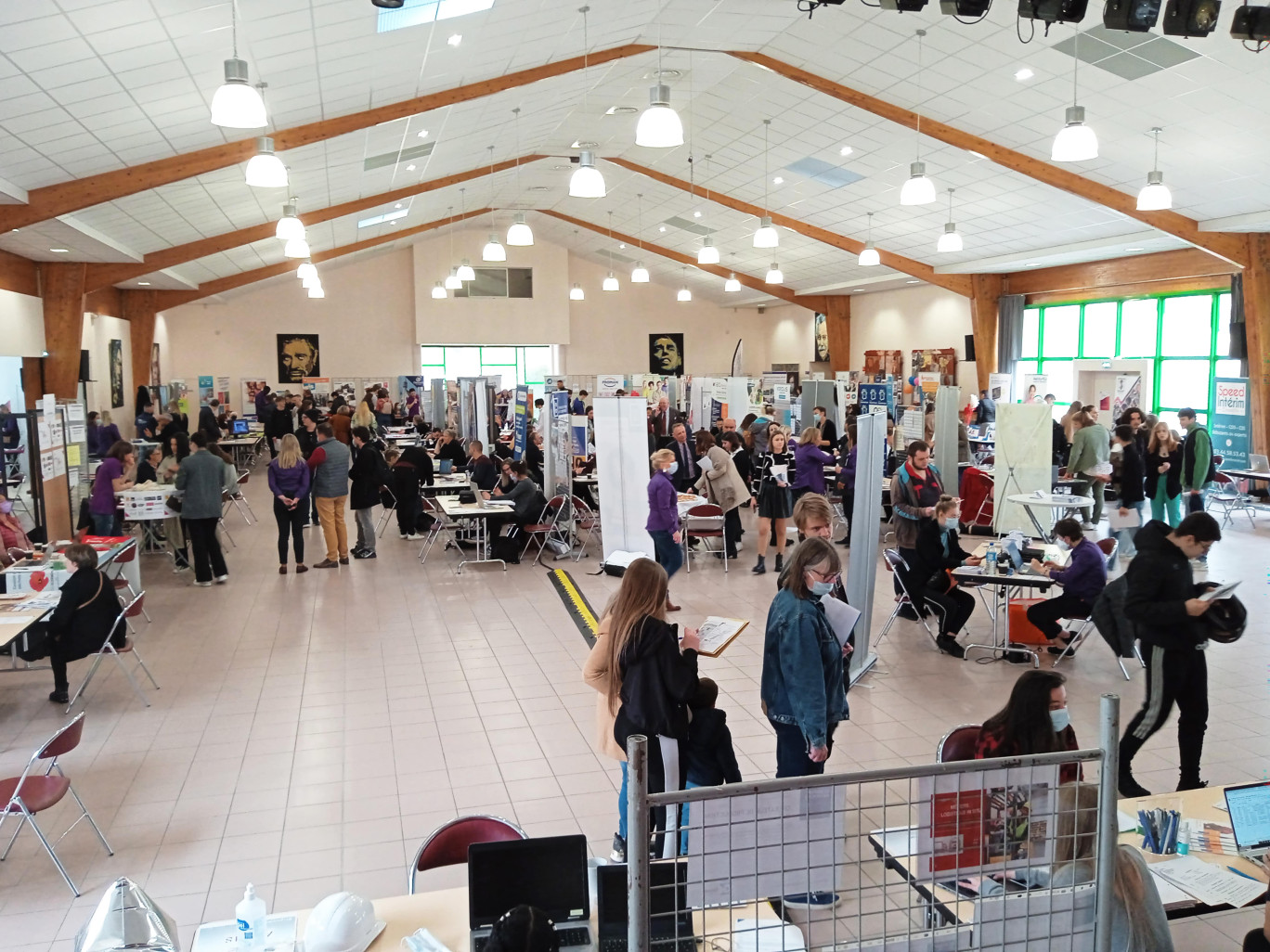 300 personnes se sont rassemblées. (c)Mission Locale du Clermontois