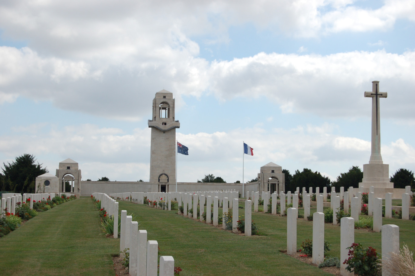 Le Dawn Service se déroule tous les 25 avril à 5 h 30 à Villers-Bretonneux. ©Somme Tourisme