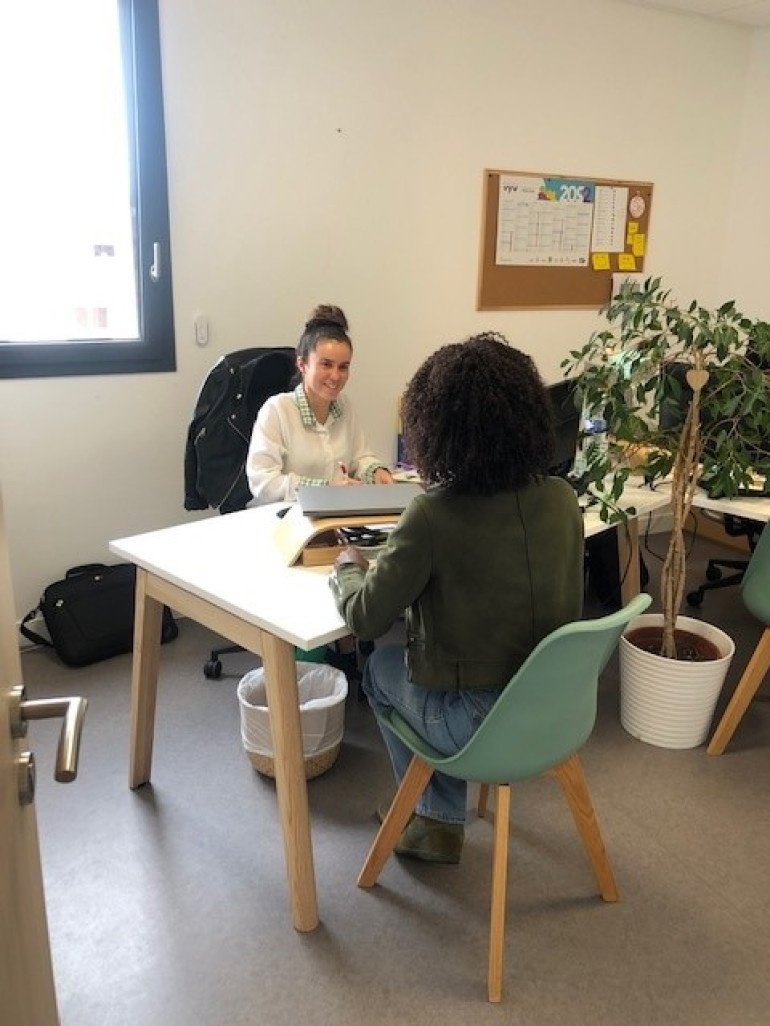 Légende :  Marie Biliaut et le GEIQ Emploi Bourgogne accompagnent les publics éloignés de l’emploi dans leur réinsertion tout en facilitant les recrutements pour les entreprises. (© GEIQ Emploi Bourgogne)