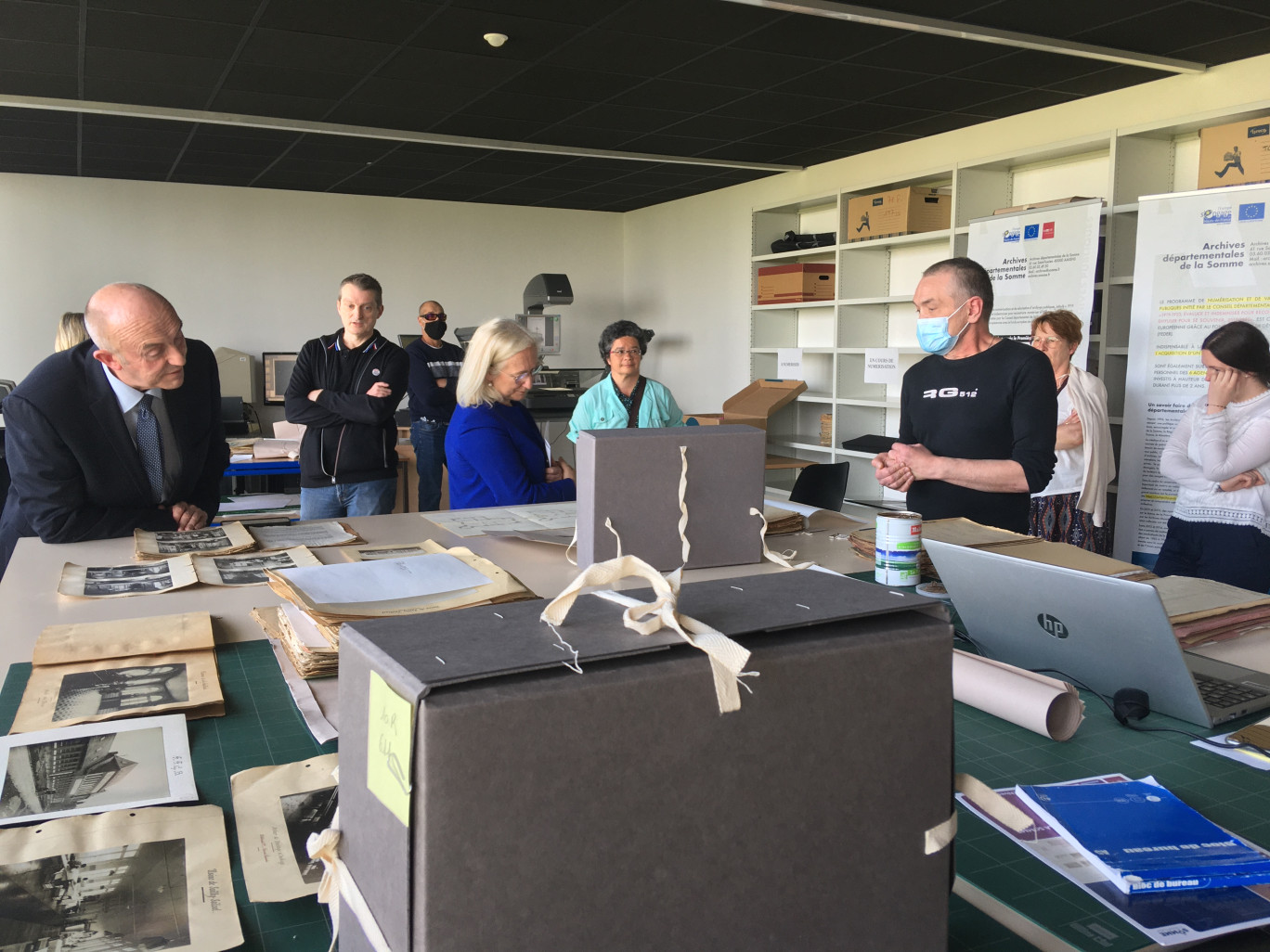 Stéphane Haussoulier et Isabelle de Wazier ont visité les Archives de la Somme. (c)DLP