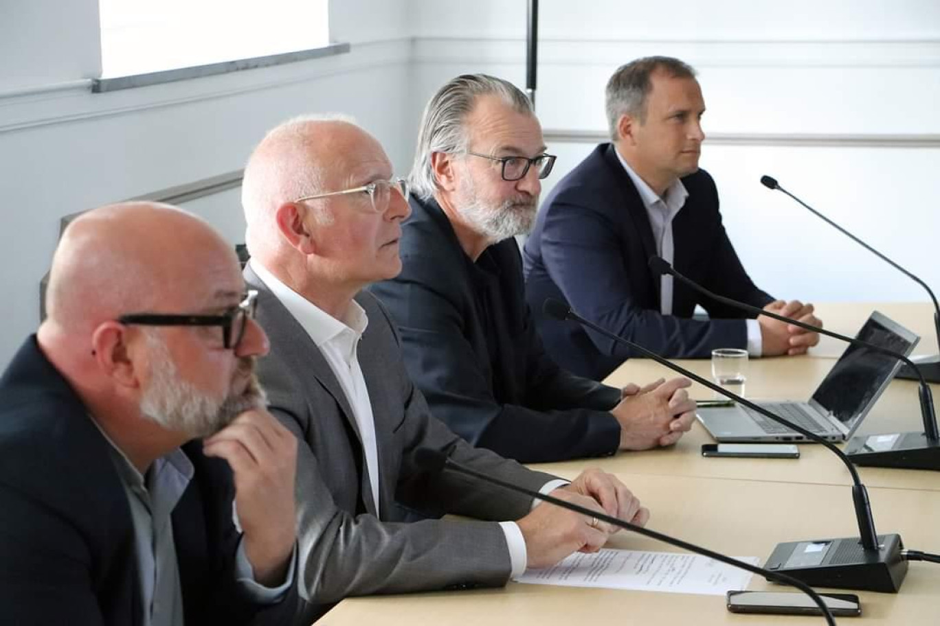 L'ouverture de la concertation publique s'est faite en mairie de Bourbourg, en présence de son maire, Eric Gens, de représentants de Verkor et d'institutionnels du territoire. © Ville de Bourbourg