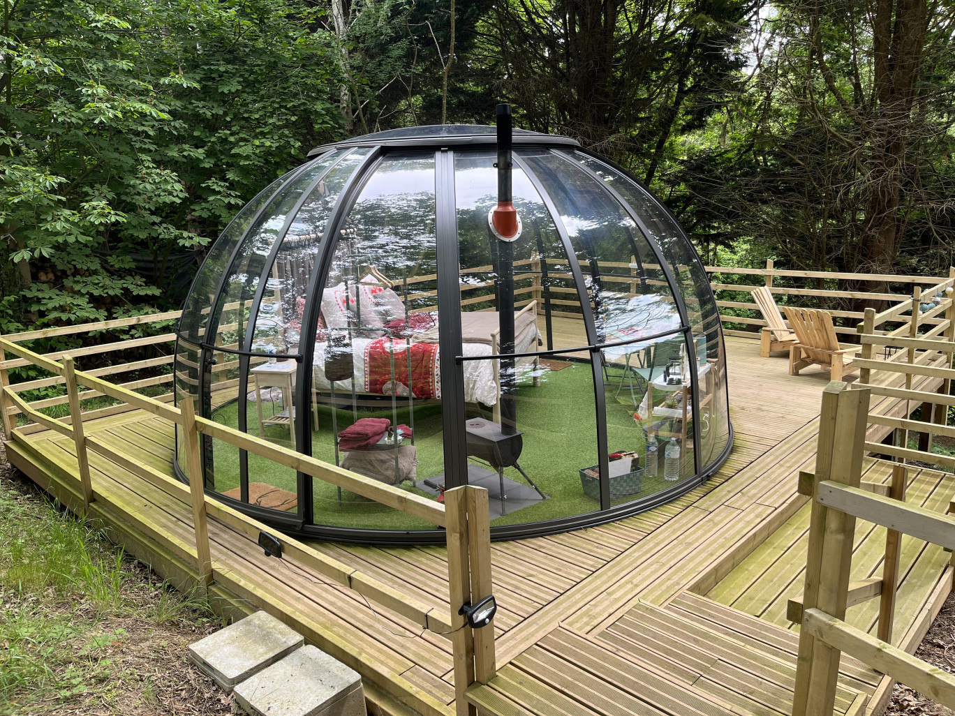 Le Refuge des Echos proposent deux dômes à la location, pour passer une nuit à la belle étoile. (Photo Gazette Normandie)