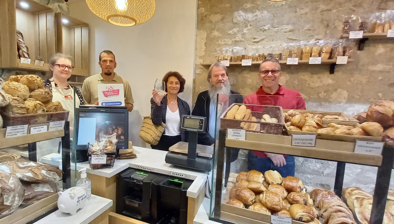 La boulangerie Frères et Artisans de Senlis a reçu le label Qualité Commerce de la CCI de l’Oise en présence des élus de la CCSSO, Patrick Gaudubois, Vice-président, Pascale Loiseleur, Maire de Senlis et Patrice Reignault, adjoint au Maire. (c)CCI Oise  