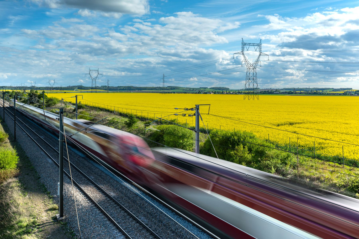 «Ce qui accroît la vulnérabilité du système est le fait qu'il existe beaucoup d'interdépendance entre les réseaux. Cela génère des effets en cascade», explique Claire Rais Assa. A l'exemple du réseau ferroviaire essentiellement dépendant de l'électricité. © rochagneux