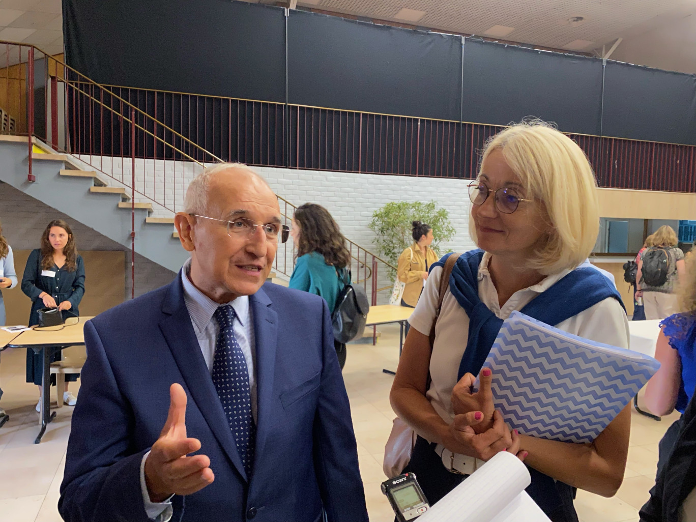 Fabien Sudry, préfet de la région Bourgogne Franche-Comté, et Laurence Porte, maire de Montbard. (Aletheia Press/ Arnaud Morel)