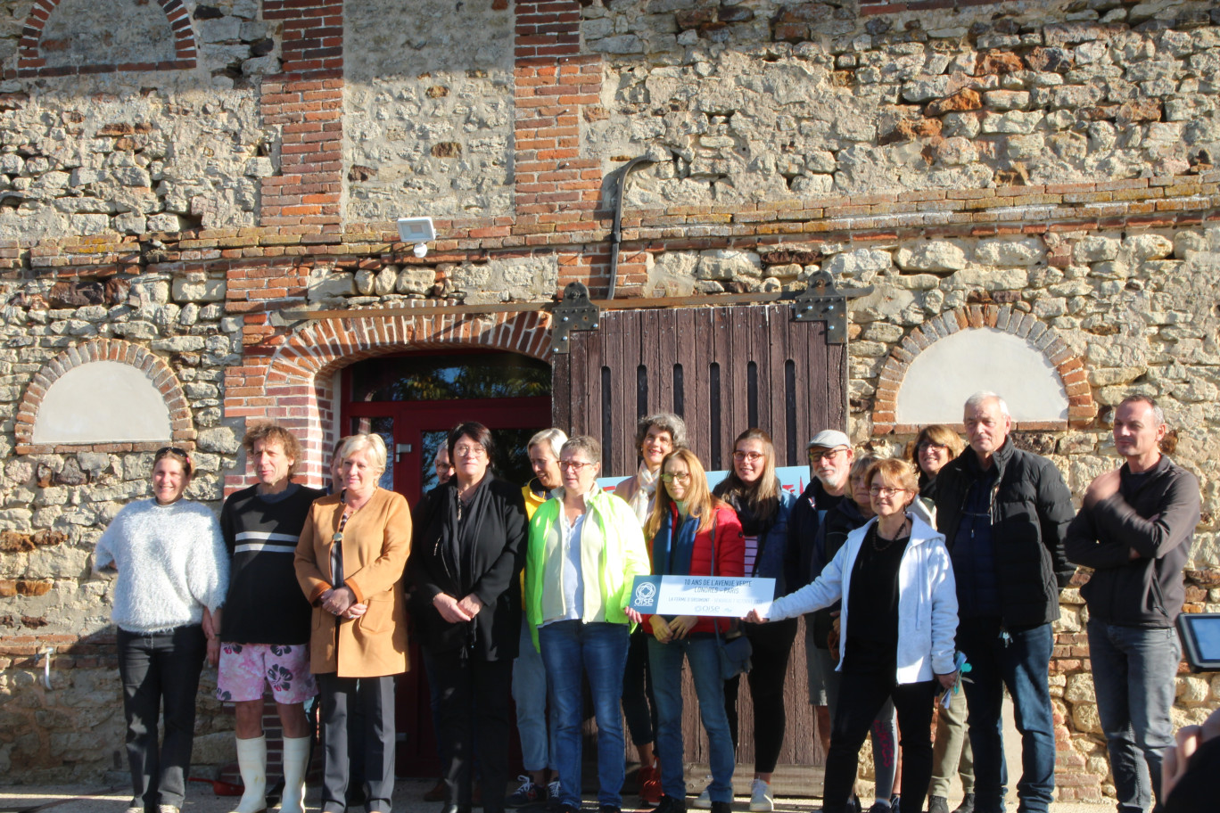 Le 10ème anniversaire de l'avenue verte London-Paris a été célébré à la fromagerie Beaudoin à Villers-sur-Auchy. (© Aletheia Press / B.Delabre)