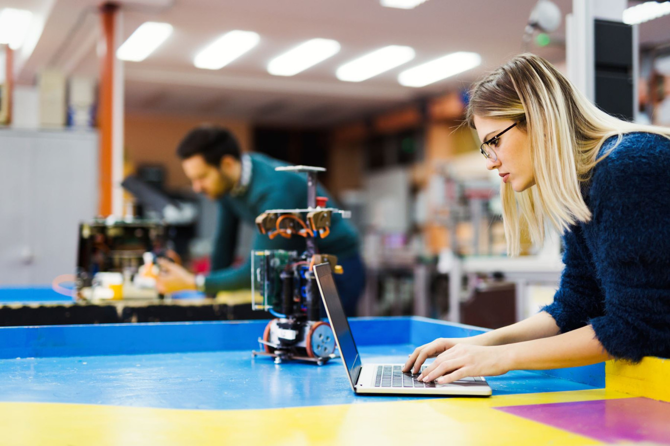 Parmi les sujets à protéger, une liste recense les technologies jugées critiques et qui concernent une multitude de sujets, de la conservation des données à la micro-électronique par exemple. © NDABCREATIVITY