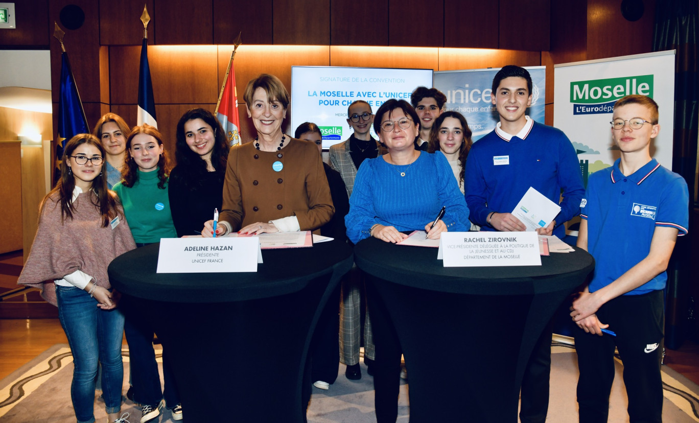 Lors de la signature de la convention entre le département et l'Unicef. © : CD 57.